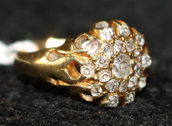 Gold and diamond cluster ring